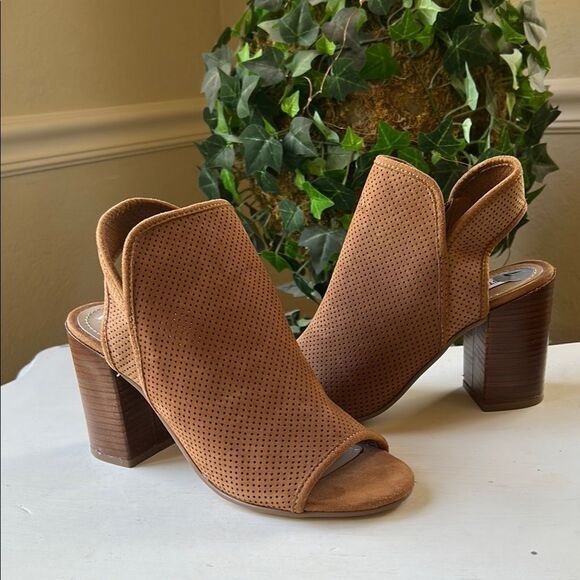 Steve Madden Tan Leather Peep-Toe Chunky Heels EUC Size 7 - Picture 1 of 12